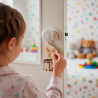 Boîte suspendue Petite Souris accrochée à une porte – enfant déposant sa dent de lait dans le pot