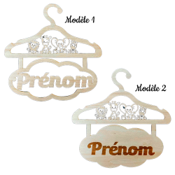 Plaque décorative personnalisée en bois avec prénom et animaux de la savane – modèle cintre mural