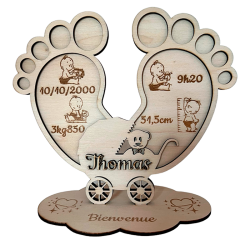 Décoration en bois personnalisée pieds de bébé avec landau et informations de naissance - SublimCadeaux