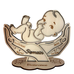Décoration naissance bois personnalisée bébé dans les mains avec prénom, date, heure, poids et taille gravés