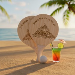 Raquettes de plage en bois personnalisées avec gravure Mont-Saint-Michel et texte Souvenirs de vacances