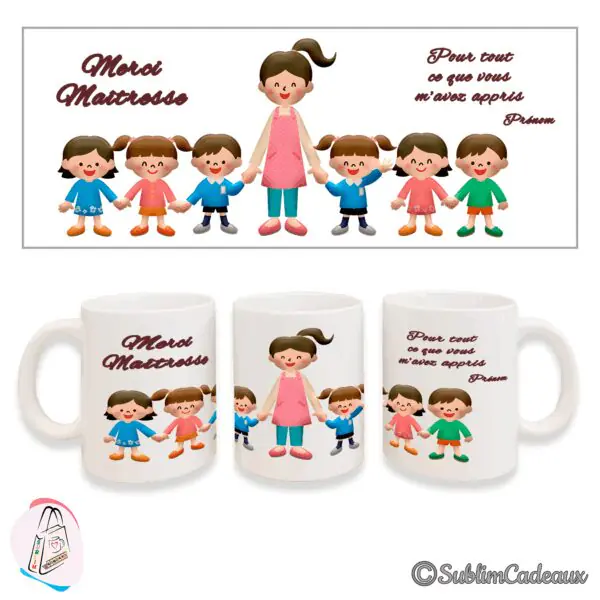 Mug blanc imprimé d'une maîtresse en tablier rose entourée d'une farandole d'enfants et du texte « Merci Maîtresse »