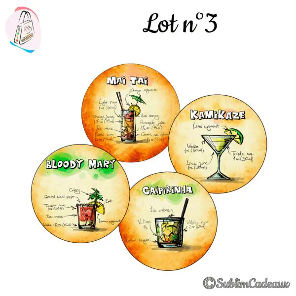 Ensemble de quatre dessous de verre ronds ornés de cocktails illustrés et recettes, fonds crème et orangé