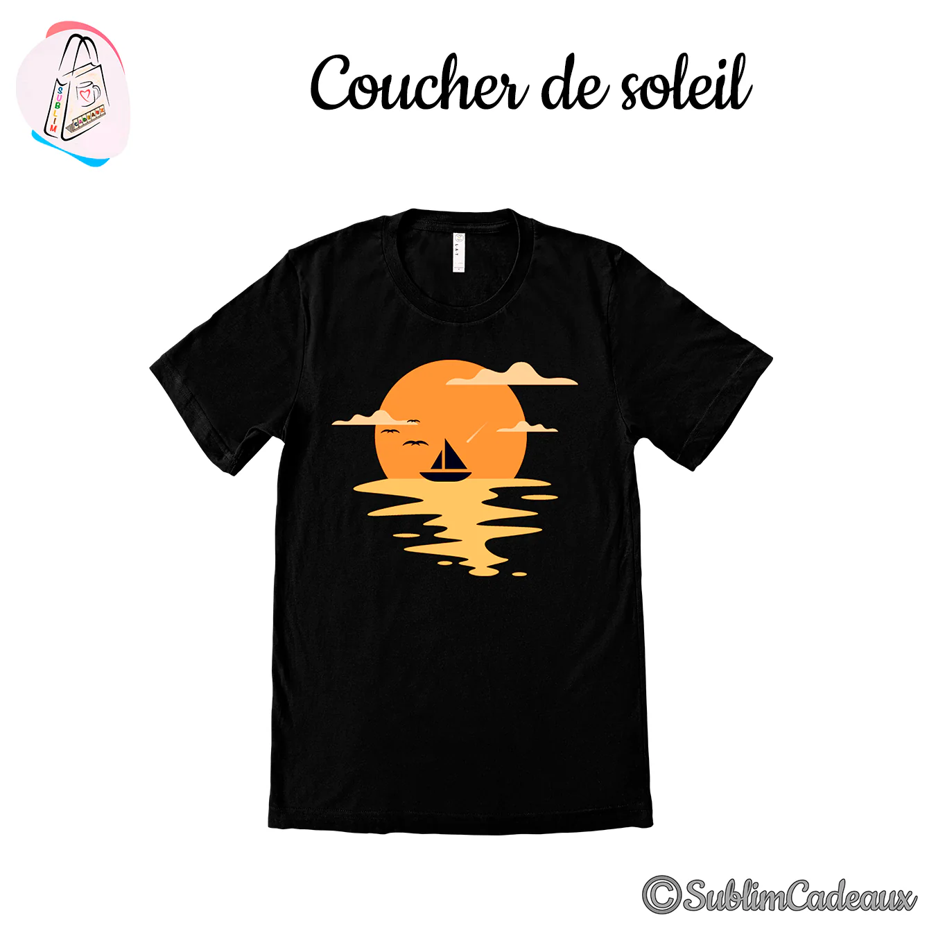 Coucher de soleil orange et petit voilier sombre imprimés sur un tee-shirt noir, reflets dorés