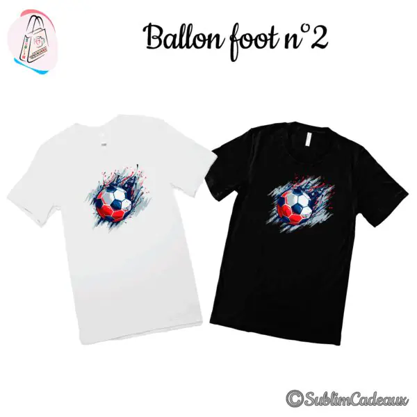 Tee-shirts blanc et noir imprimés d'un ballon de football aux couleurs bleu, blanc et rouge dans des éclats de peinture