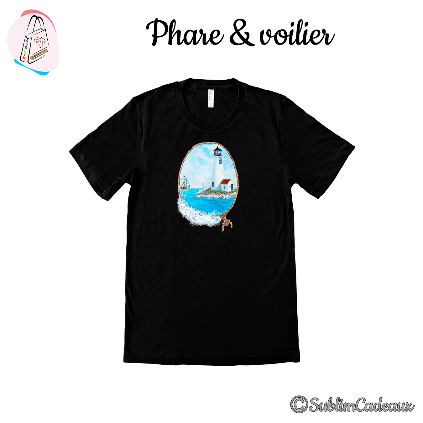 Phare blanc et voilier dans un médaillon de corde, scène marine imprimée sur un tee-shirt noir