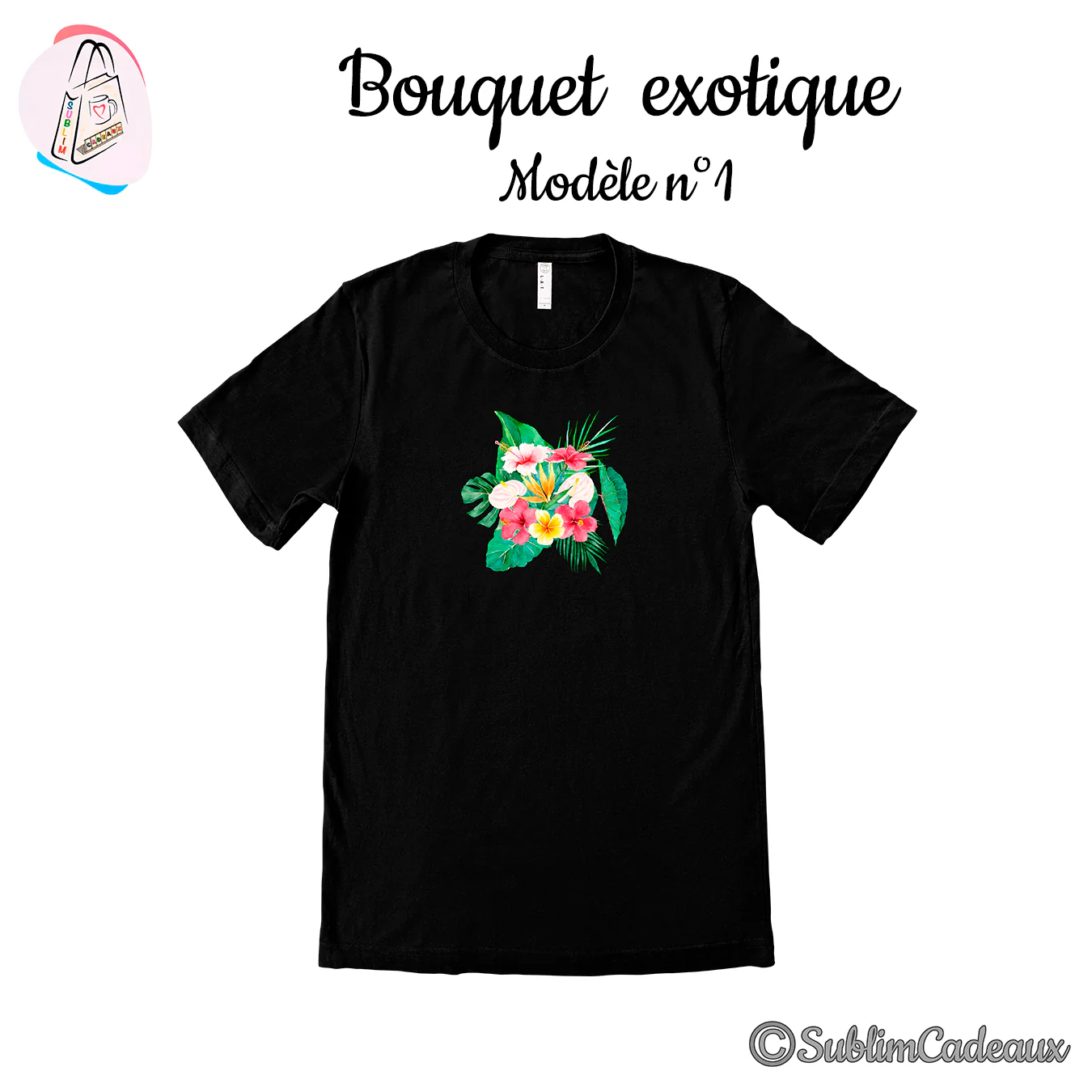 Hibiscus roses, frangipaniers et feuilles vertes, bouquet exotique imprimé sur un tee-shirt noir