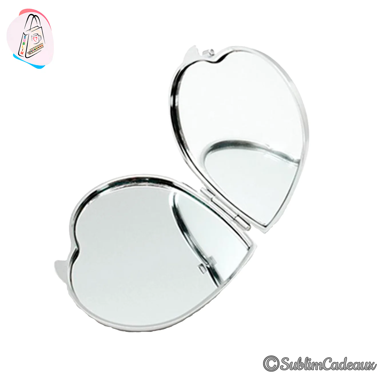 Miroir de poche cœur ouvert dévoilant sa double glace chromée, façade à personnaliser