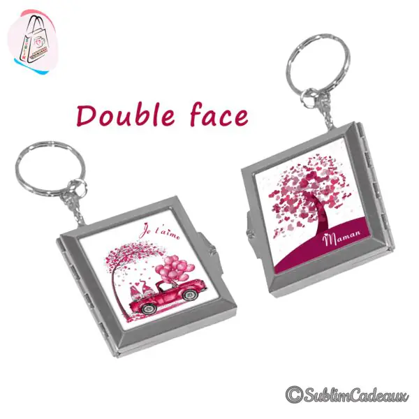 Porte-clés carré double face imprimé d'un camion rose chargé de ballons cœurs et d'un arbre à cœurs roses