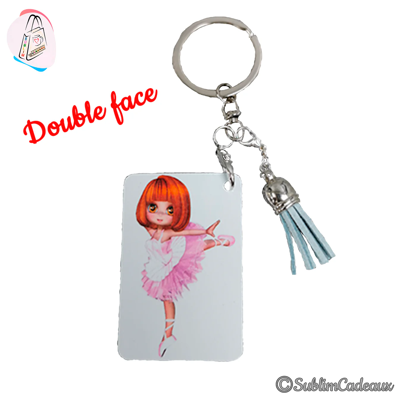 Porte-clés rectangulaire blanc imprimé d'une petite danseuse en tutu rose, pompon à franges bleu-gris