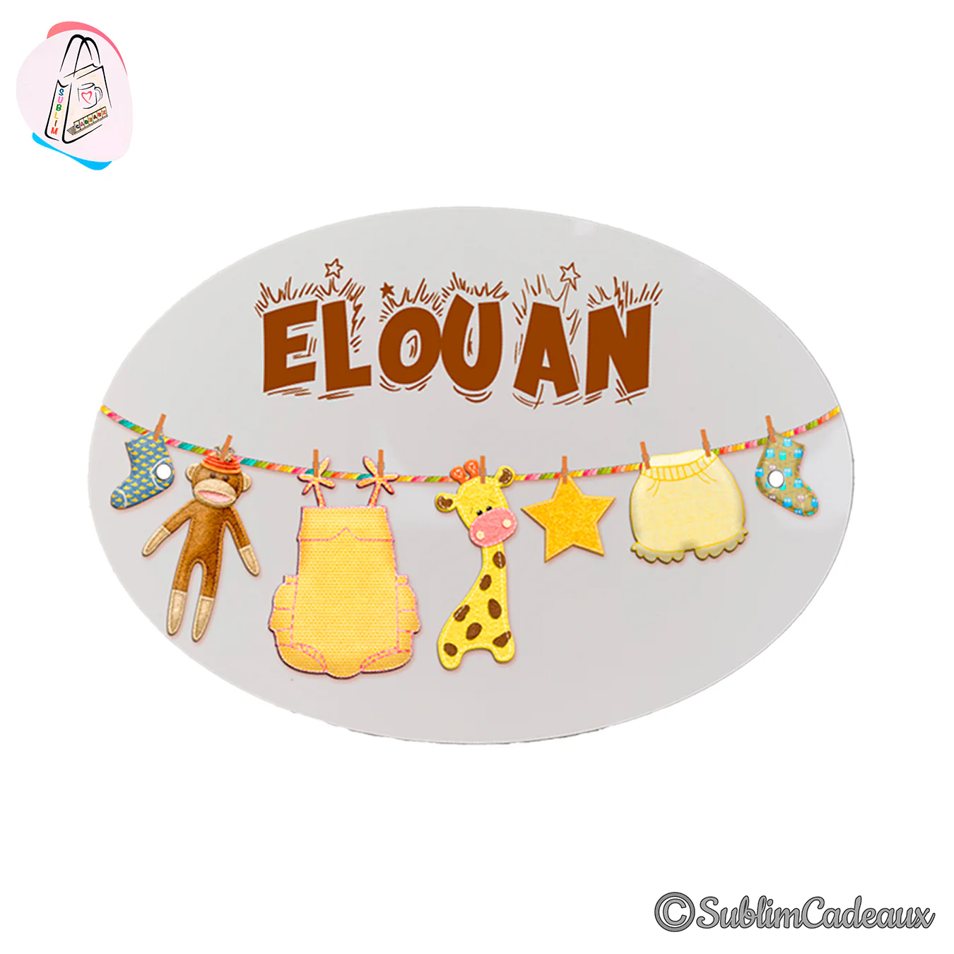 Plaque de porte ovale imprimée « Elouan », guirlande de vêtements de bébé, singe en peluche, girafe et étoile