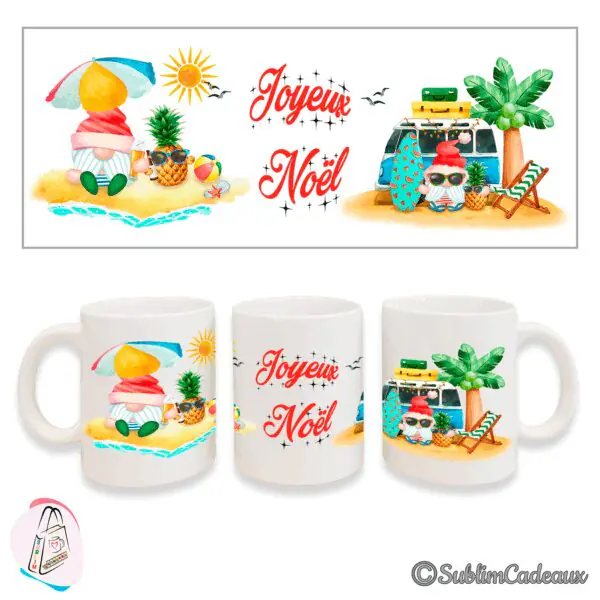 Mug blanc en céramique imprimé lutins d'été, ananas cocktail et combi bleu avec surf et palmier, texte Joyeux Noël