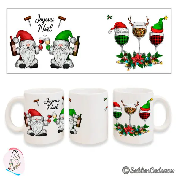 Mug blanc en céramique imprimé deux lutins de Noël trinquant au vin et verres coiffés de bonnets, texte Joyeux Noël