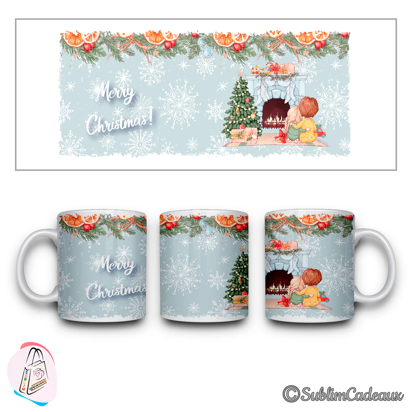 Mug en céramique imprimé d'un enfant devant une cheminée et un sapin décoré, guirlande d'oranges séchées et flocons