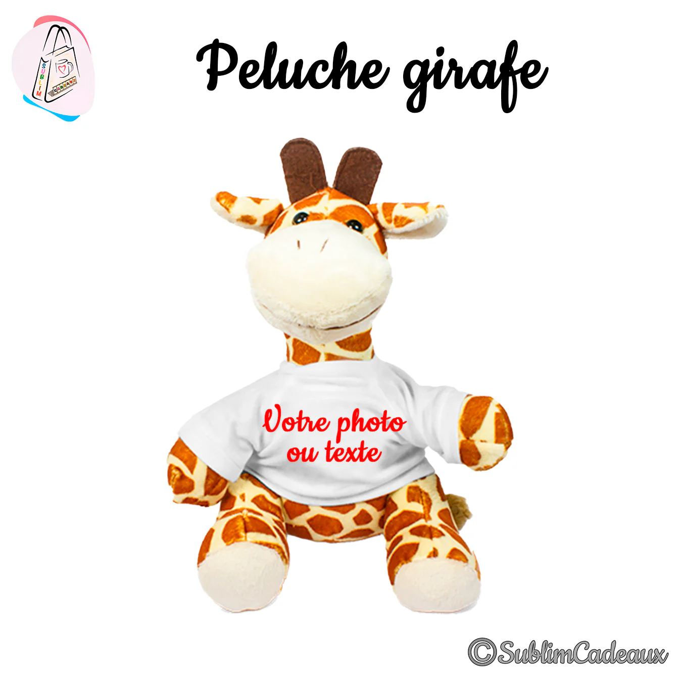 Peluche girafe tachetée orange et beige, vêtue d'un tee-shirt blanc à personnaliser avec photo ou texte