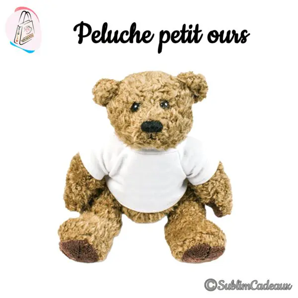 Petit ours en peluche brun clair, vêtu d'un tee-shirt blanc à personnaliser avec photo ou texte
