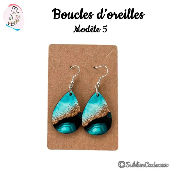 Boucles d'oreilles goutte, motif marbré turquoise et noir rehaussé d'une ligne de paillettes dorées