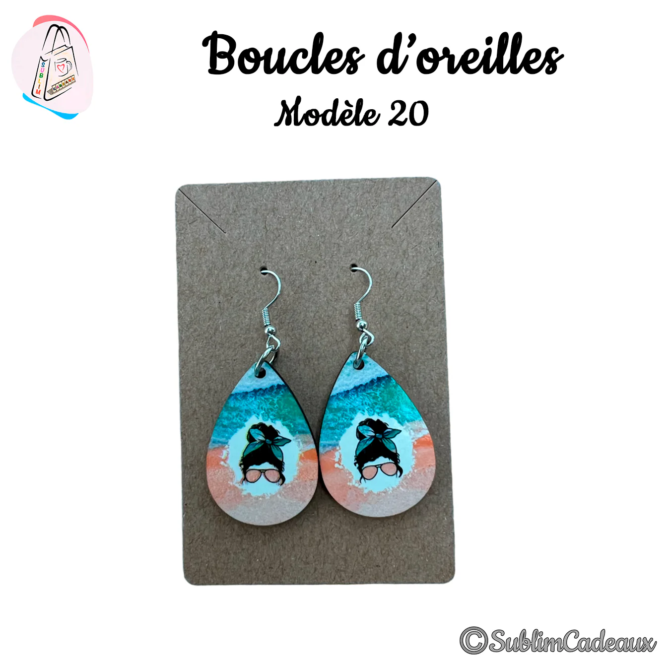 Boucles d'oreilles en goutte imprimées d'une femme au chignon avec bandana et lunettes de soleil