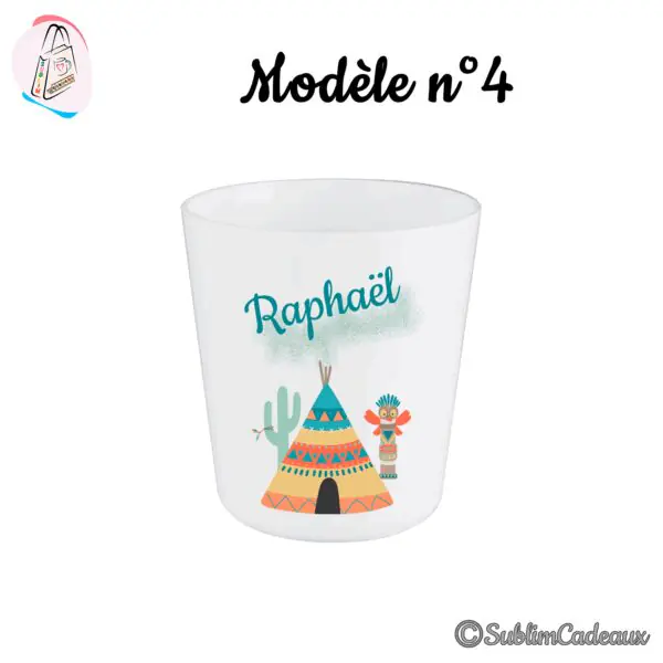 Gobelet en plastique translucide imprimé d'un tipi coloré, d'un cactus et d'un totem, prénom en turquoise