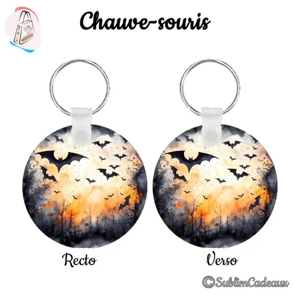 Porte-clés rond imprimé d'une scène aquarelle de chauves-souris en vol au crépuscule orangé au-dessus d'arbres sombres