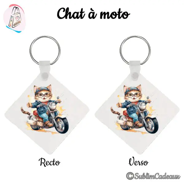 Porte-clés carré imprimé d'un chat à casquette et lunettes chevauchant une moto, style aquarelle
