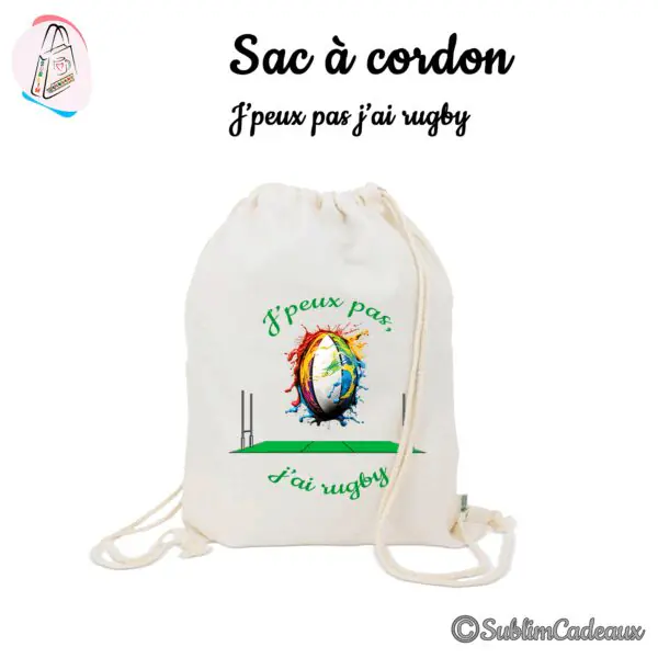 Sac à cordon en coton naturel imprimé d'un ballon de rugby coloré sur un terrain, texte J'peux pas j'ai rugby