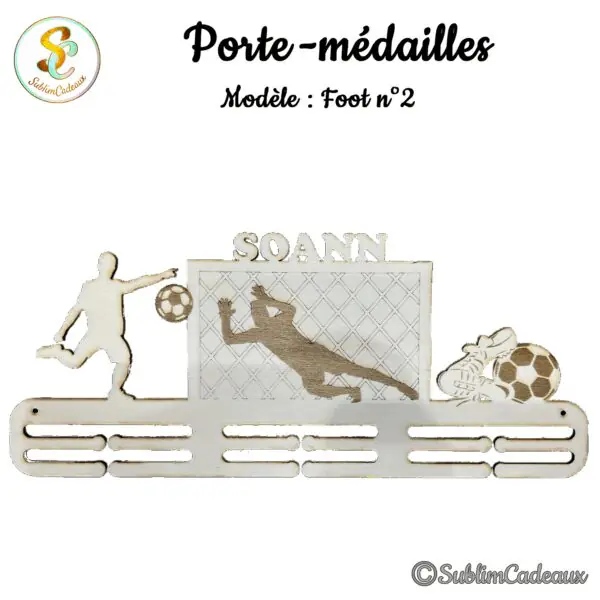 Porte-médailles en bois découpé, footballeur, gardien plongeant et prénom à personnaliser, avec rails pour les médailles