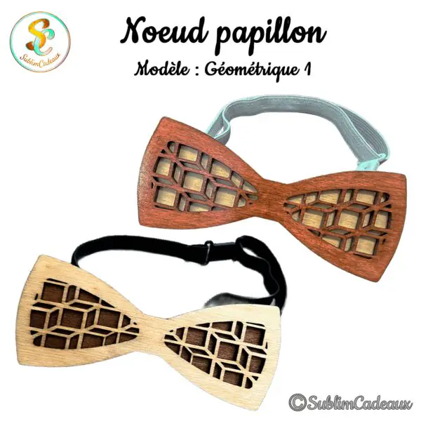 Deux nœuds papillon en bois ajourés d'un motif géométrique, l'un en bois clair l'autre acajou, avec bande élastique