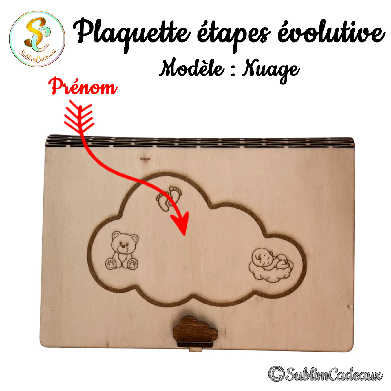 Couvercle en bois gravé d'un nuage renfermant ourson, pieds de bébé et bébé endormi, emplacement du prénom à personnaliser