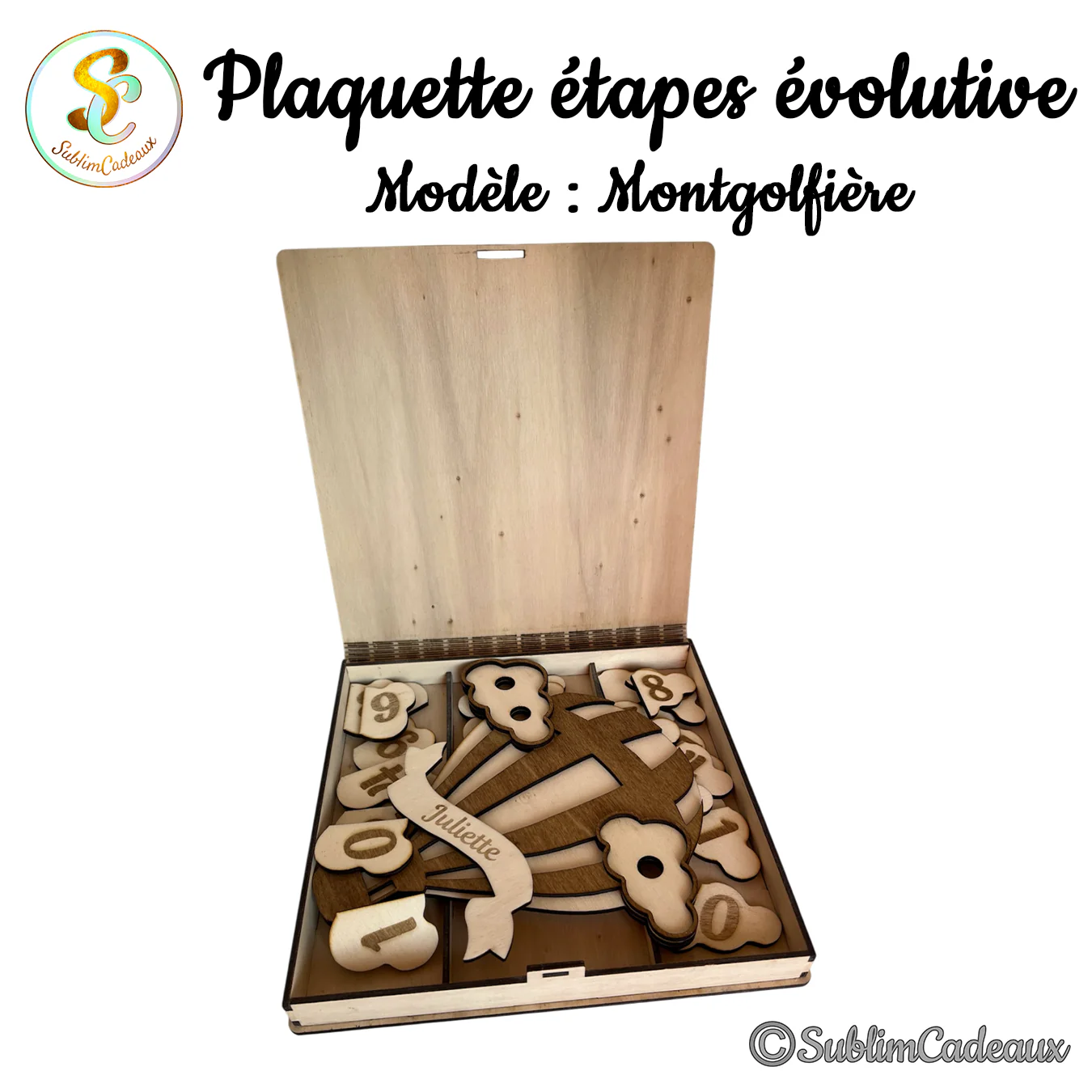 Coffret en bois gravé ouvert, thème montgolfière, chiffres et nuages en bois et ruban au prénom à personnaliser
