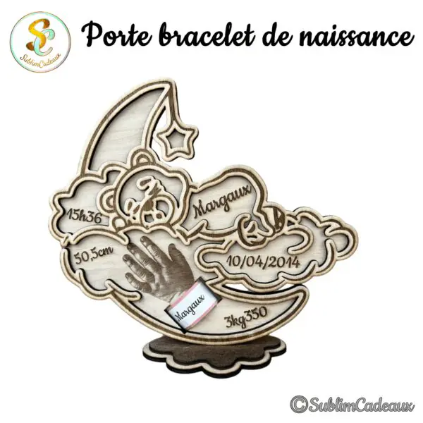 Support de naissance en bois gravé, lune étoile et ourson, nuages gravés heure taille date poids et porte-bracelet maternité