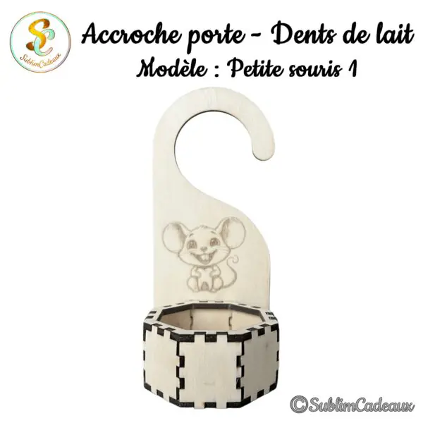 Accroche-porte en bois clair gravé d'une petite souris souriante, avec boîte octogonale pour dents de lait