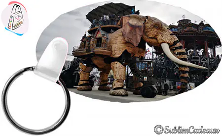 Porte-clés ovale photo à personnaliser, exemple avec le grand éléphant mécanique de Nantes