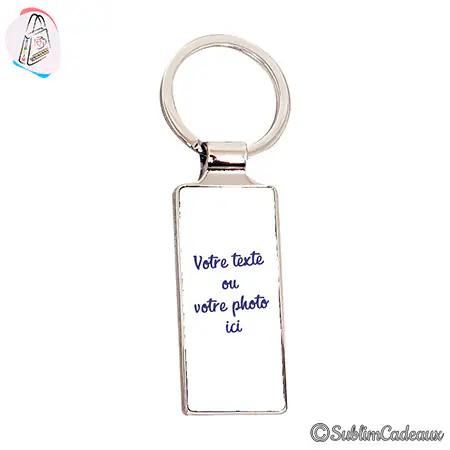 Porte-clés rectangulaire encadré de métal argenté brillant, zone centrale blanche destinée à l'impression