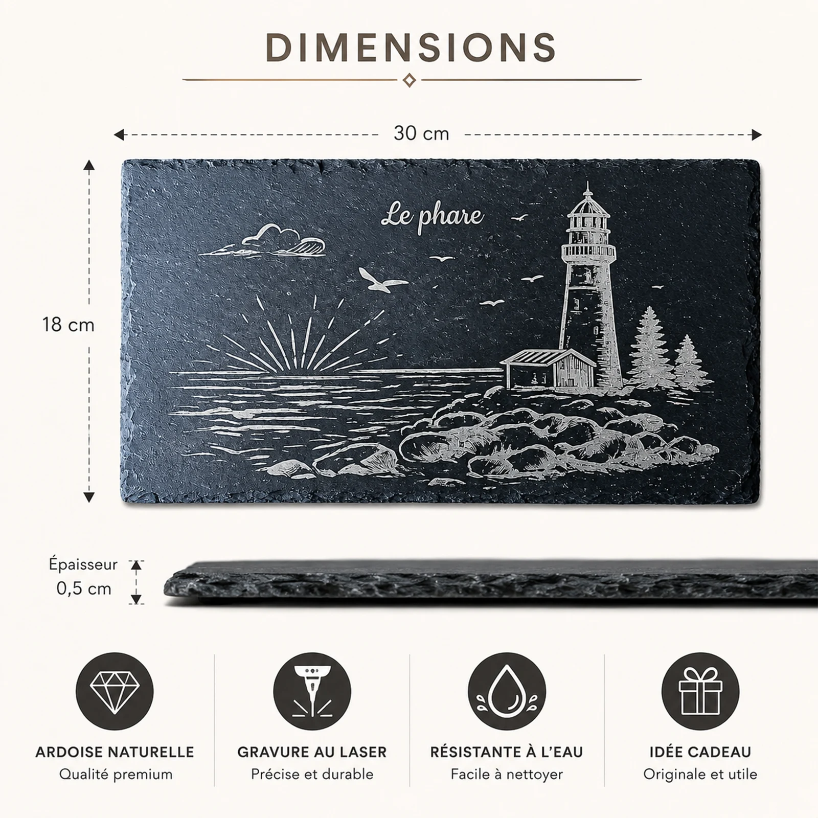 Dimensions 30 x 18 cm de l'ardoise gravée d'un phare et d'un soleil couchant, avec son épaisseur indiquée