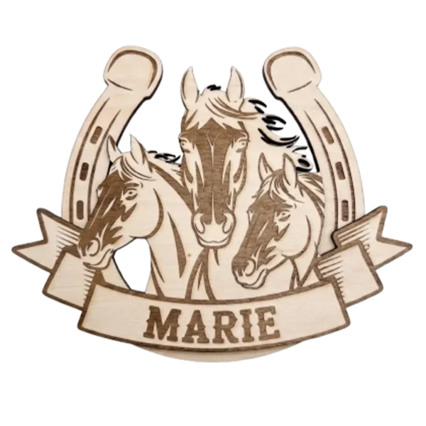 Plaque prénom personnalisée en bois – Chevaux – Décoration chambre passion équitation