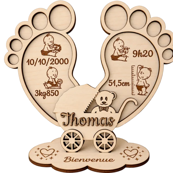 Décoration naissance personnalisée en bois – Pieds de bébé et landau